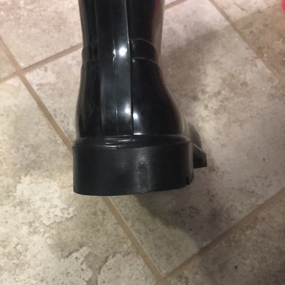Burberry  Rain boots!! Barely worn - Picture 7 of 11